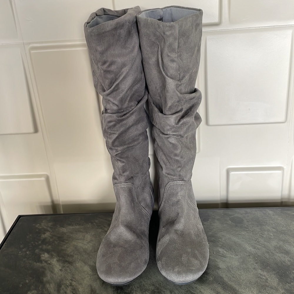 American Eagle Slouch Boots Gray Flat Pull On Siz… - image 2